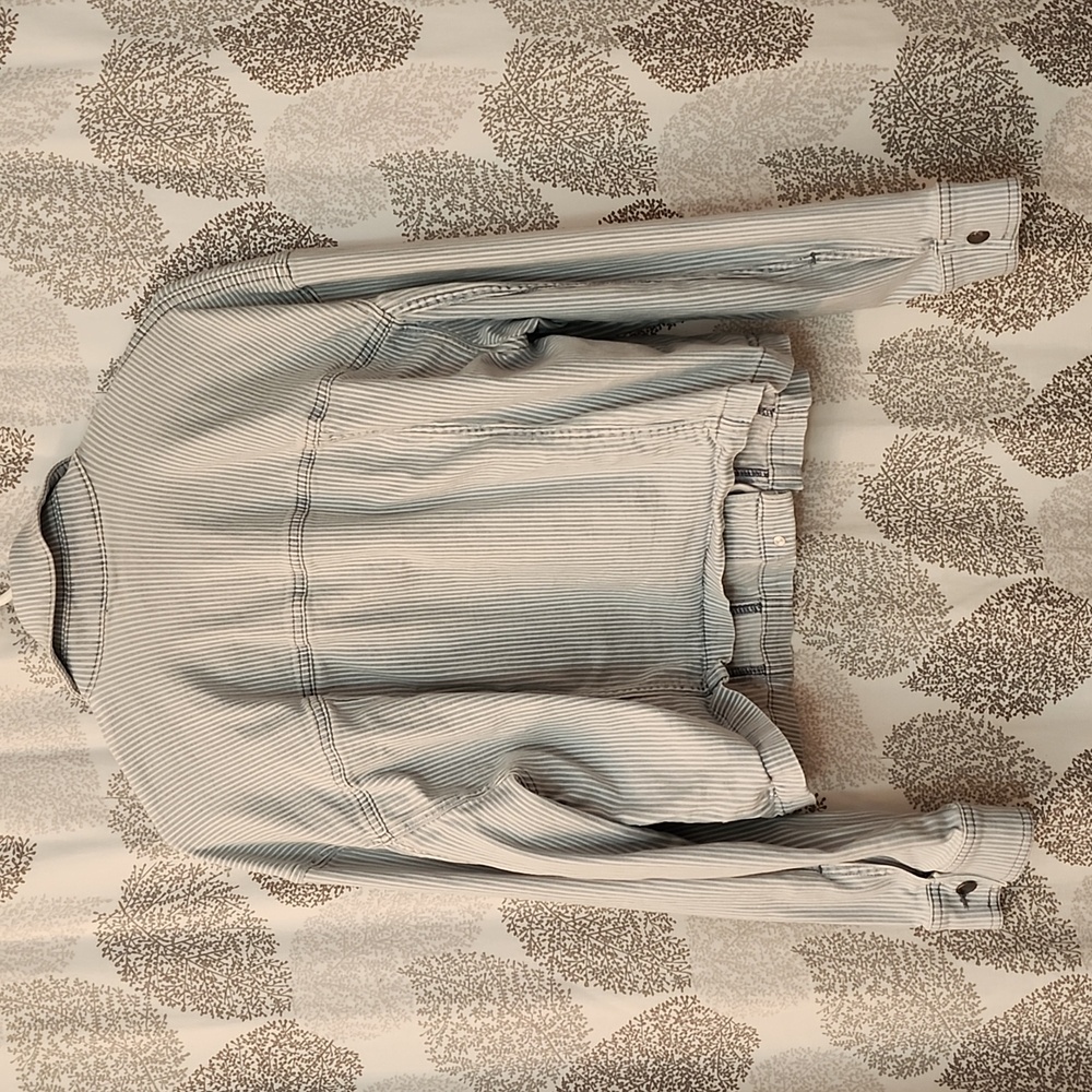 Cropped denim jacket - Picture 3 of 3